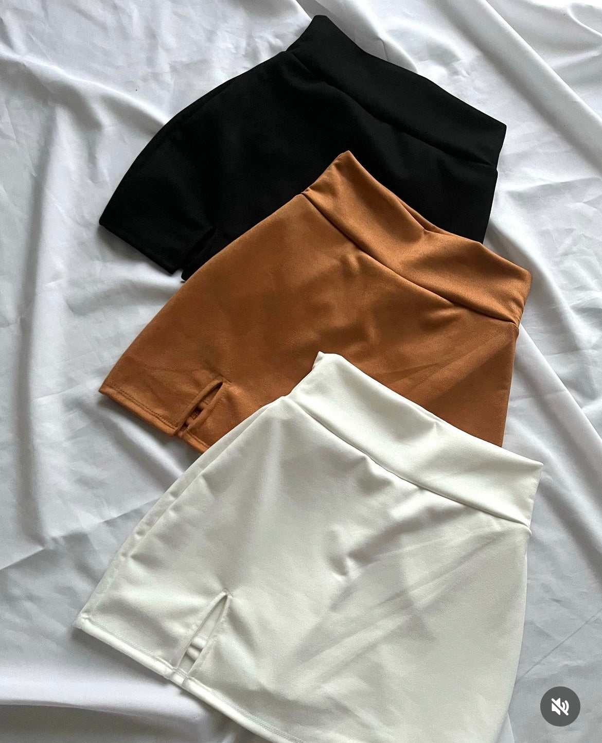 Falda Short Gamuza