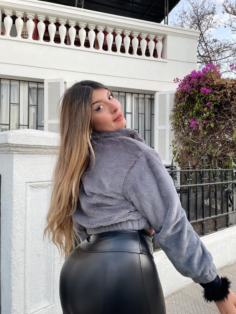 Chaqueta Liviana Peluda Gris
