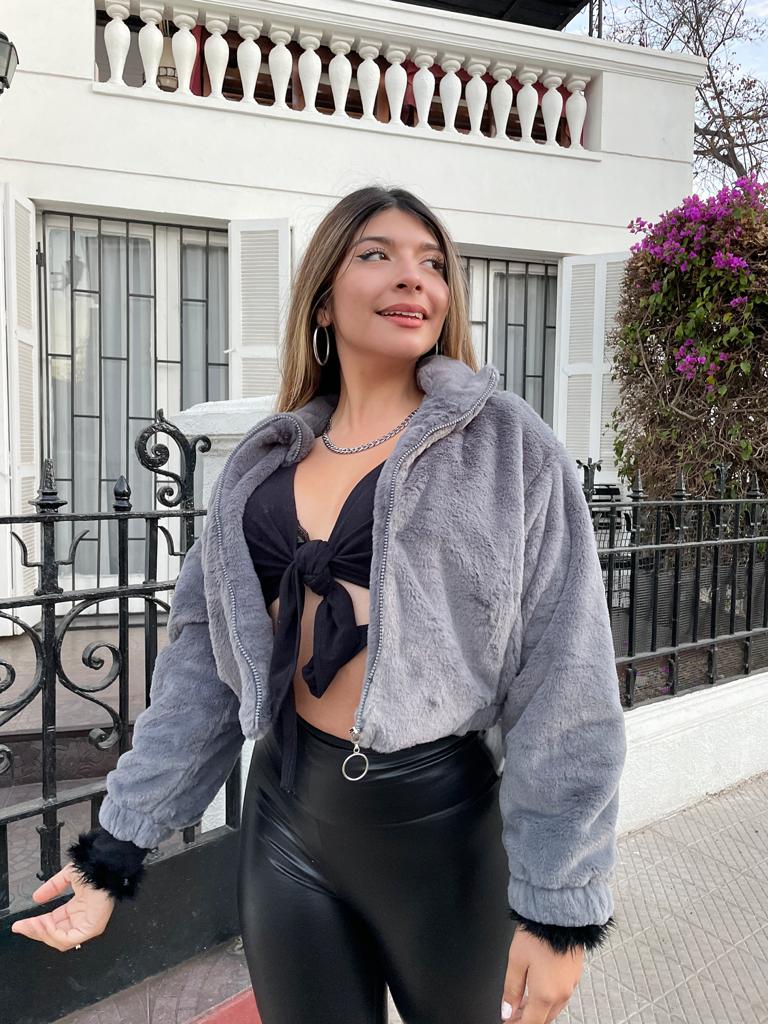 Chaqueta Liviana Peluda Gris