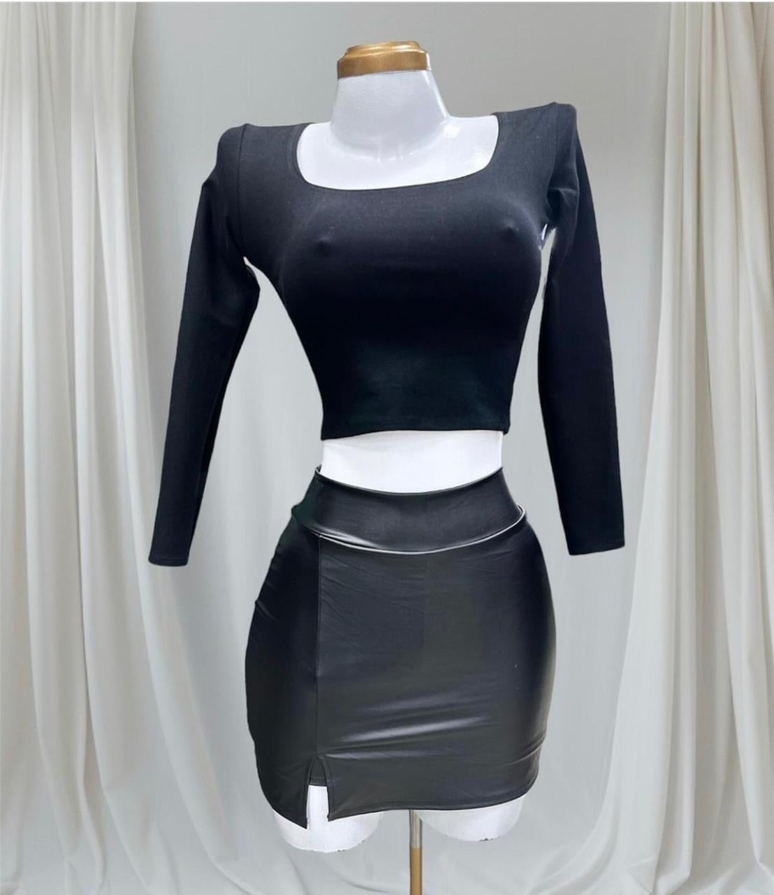 Falda Short Completa Eco Cuero